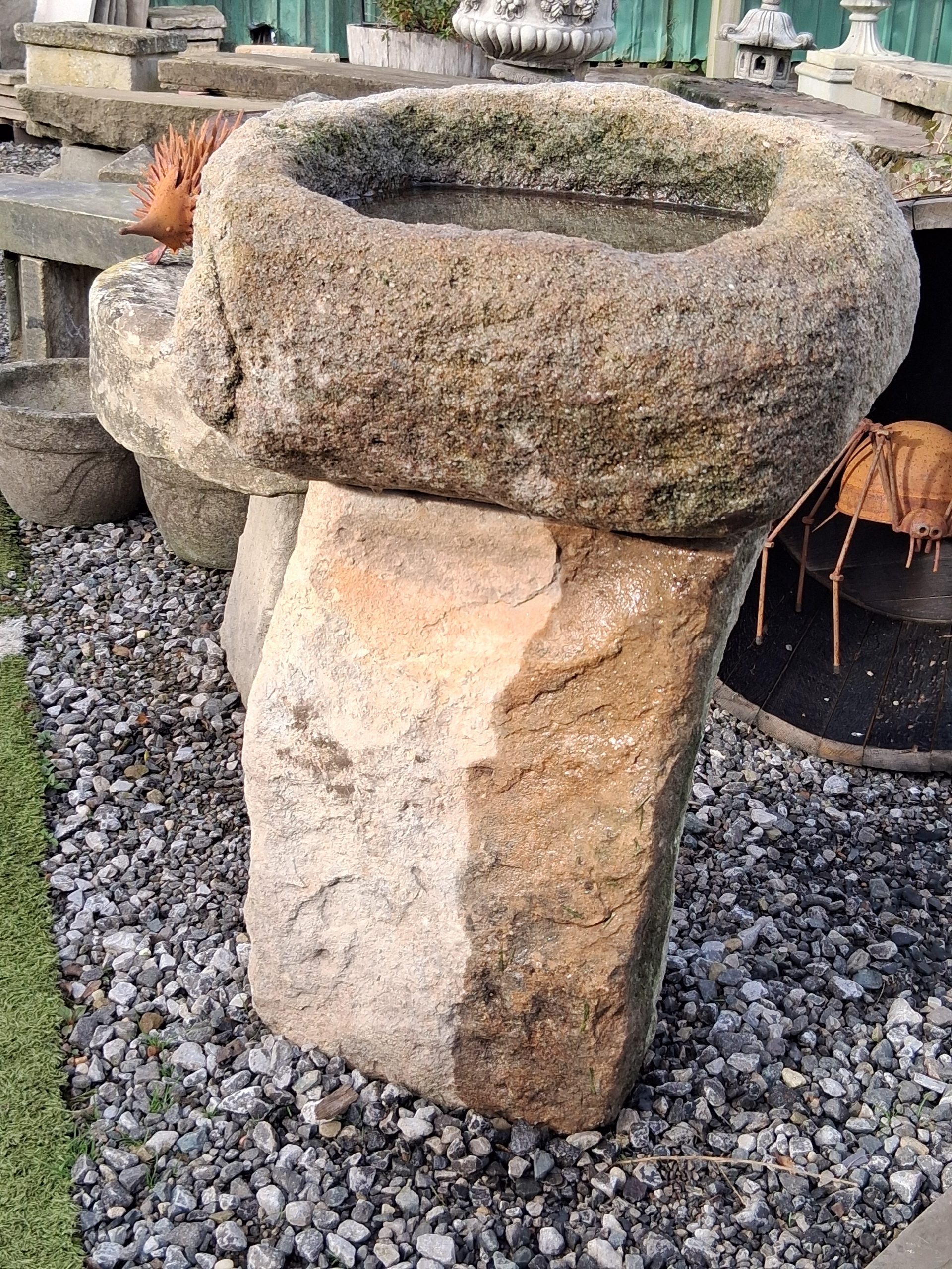 Gritstone Birdbath on chunky stem - Image 4