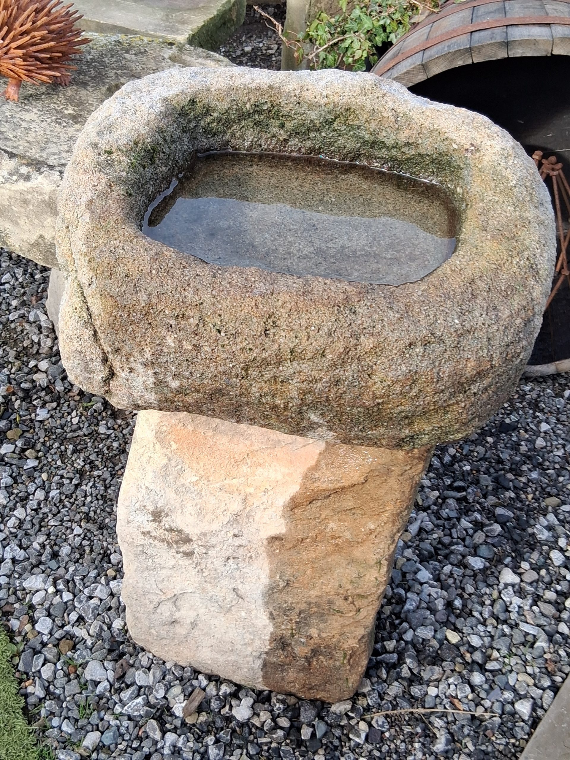 Gritstone Birdbath on chunky stem - Image 3