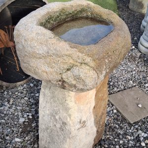Gritstone Birdbath on chunky stem